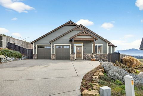 Tiny photo for 3691 Camina Drive, Medford, OR 97504 (MLS # 220212792)
