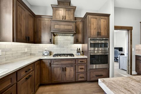 Tiny photo for 3691 Camina Drive, Medford, OR 97504 (MLS # 220212792)