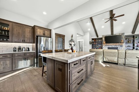 Tiny photo for 3691 Camina Drive, Medford, OR 97504 (MLS # 220212792)