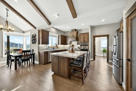 Tiny photo for 3691 Camina Drive, Medford, OR 97504 (MLS # 220212792)