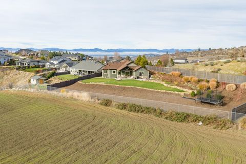 Tiny photo for 3691 Camina Drive, Medford, OR 97504 (MLS # 220212792)