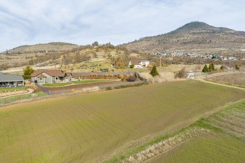 Tiny photo for 3691 Camina Drive, Medford, OR 97504 (MLS # 220212792)