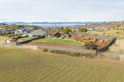 Tiny photo for 3691 Camina Drive, Medford, OR 97504 (MLS # 220212792)