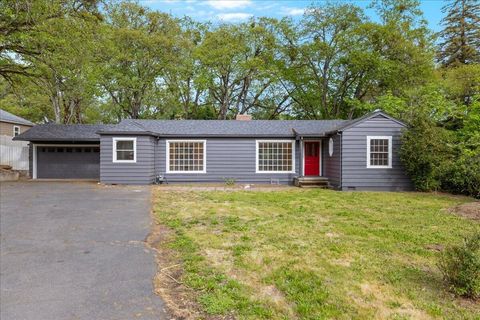 Photo of 71 Black Oak Drive, Medford, OR 97504 (MLS # 220220552)