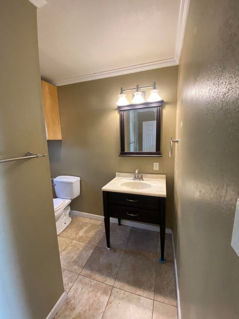 Tiny photo for 1527 Wilford Avenue, Klamath Falls, OR 97601 (MLS # 220215428)