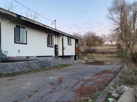 Tiny photo for 1527 Wilford Avenue, Klamath Falls, OR 97601 (MLS # 220215428)