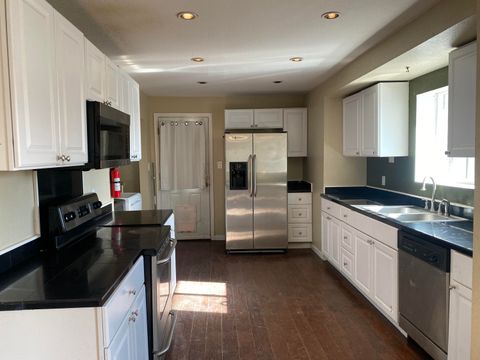 Tiny photo for 1527 Wilford Avenue, Klamath Falls, OR 97601 (MLS # 220215428)