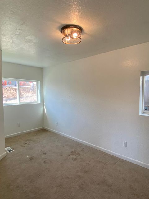 Tiny photo for 1527 Wilford Avenue, Klamath Falls, OR 97601 (MLS # 220215428)