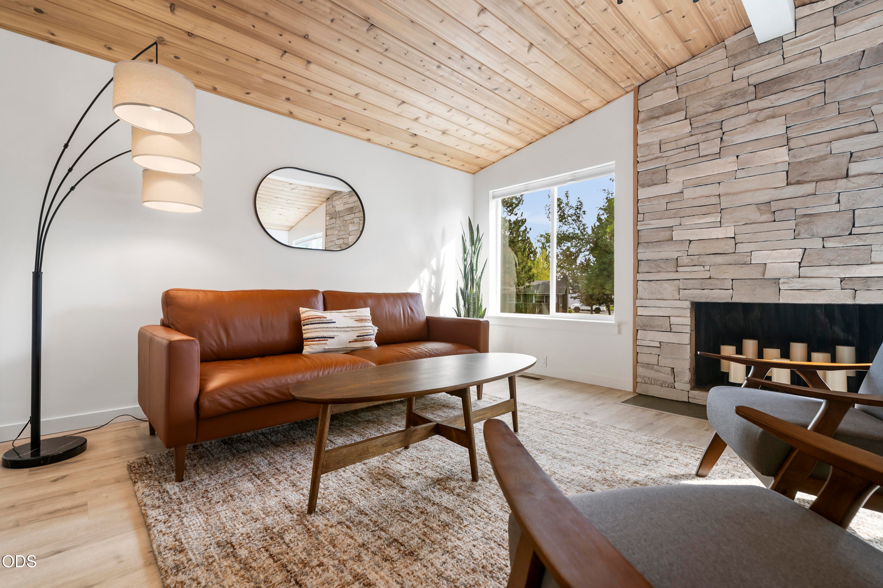 61573 Twin Lakes Loop