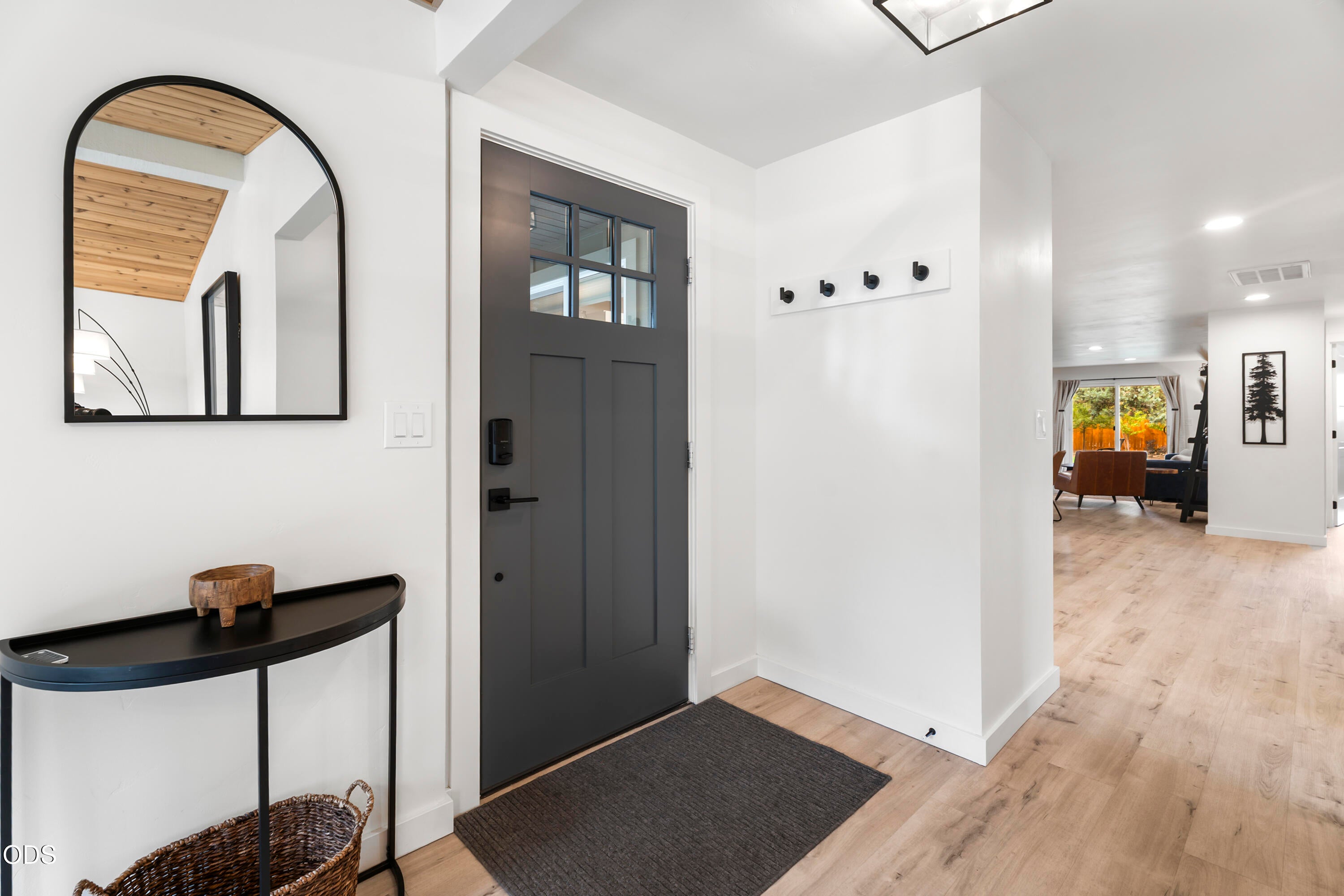 61573 Twin Lakes Loop