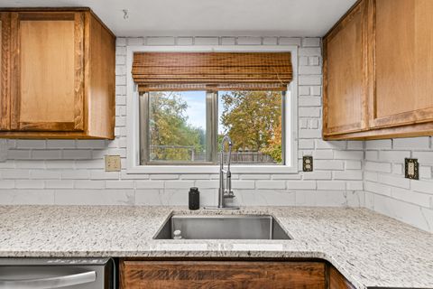 Tiny photo for 832 La Loma Drive, Medford, OR 97504 (MLS # 220211820)