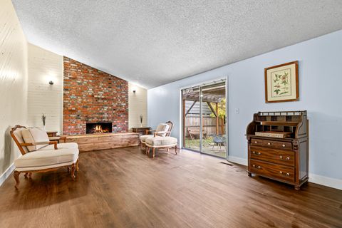 Tiny photo for 832 La Loma Drive, Medford, OR 97504 (MLS # 220211820)