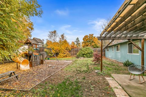 Tiny photo for 832 La Loma Drive, Medford, OR 97504 (MLS # 220211820)
