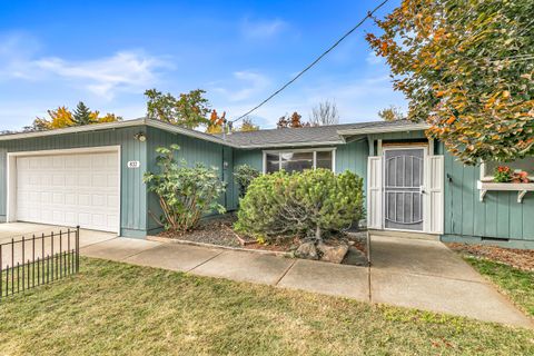 Tiny photo for 832 La Loma Drive, Medford, OR 97504 (MLS # 220211820)