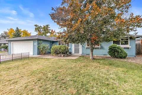 Tiny photo for 832 La Loma Drive, Medford, OR 97504 (MLS # 220211820)