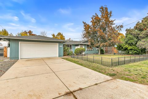 Tiny photo for 832 La Loma Drive, Medford, OR 97504 (MLS # 220211820)