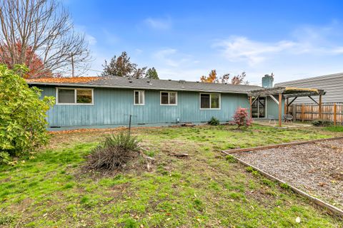 Tiny photo for 832 La Loma Drive, Medford, OR 97504 (MLS # 220211820)