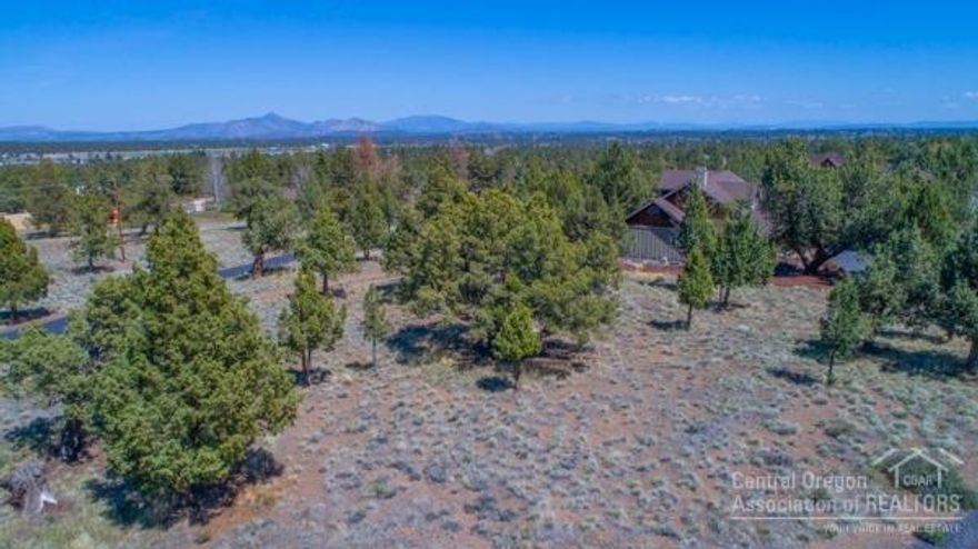 Build your dream home on this level lot and live the resort lifestyle in beautiful Eagle Crest! Eagle Crest owners enjoy golf, tennis, pickle ball, three sports centers, a spa and miles of trails. Use any builder you wish.