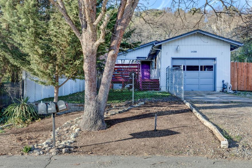 Cozy, charming 4 bedroom home on a nice sized lot! This home is perfect for a first time buyer. The layout of this home flows nicely, making the home feel spacious and roomy. Brand new roof put on in 2017 and there is a brand new shed out back to hold all your gardening supplies. The home is located on a quiet dead end cul-de-sac with little traffic. This home comes with a one year Fidelity National home warranty.