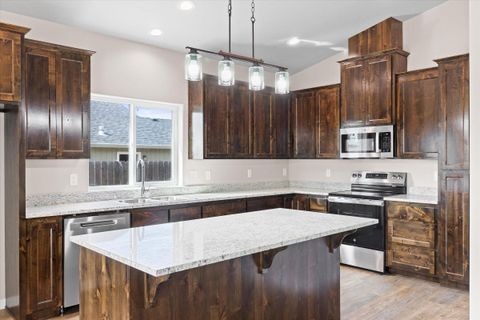 Tiny photo for 1858 Ingram Lane, Medford, OR 97501 (MLS # 220210673)