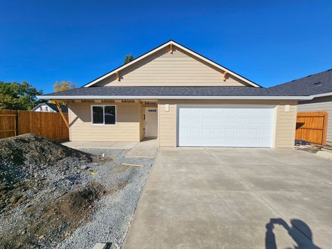 Photo of 1858 Ingram Lane, Medford, OR 97501 (MLS # 220210673)