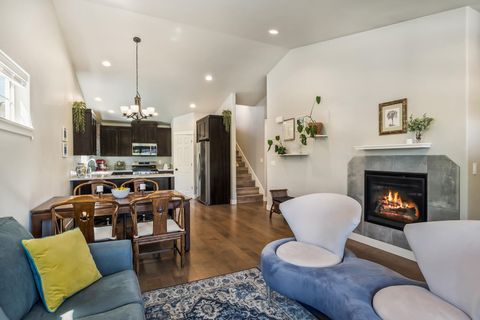 Tiny photo for 2721 NE Black Oak PL, Bend, OR 97701 (MLS # 220221311)