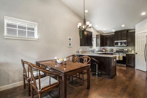 Tiny photo for 2721 NE Black Oak PL, Bend, OR 97701 (MLS # 220221311)
