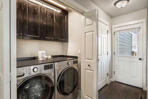 Tiny photo for 2721 NE Black Oak PL, Bend, OR 97701 (MLS # 220221311)