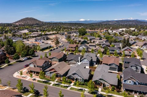 Tiny photo for 2721 NE Black Oak PL, Bend, OR 97701 (MLS # 220221311)