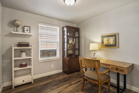 Tiny photo for 2721 NE Black Oak PL, Bend, OR 97701 (MLS # 220221311)