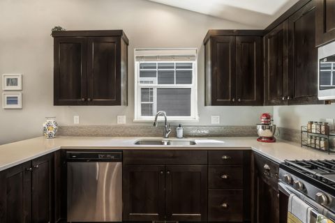 Tiny photo for 2721 NE Black Oak PL, Bend, OR 97701 (MLS # 220221311)