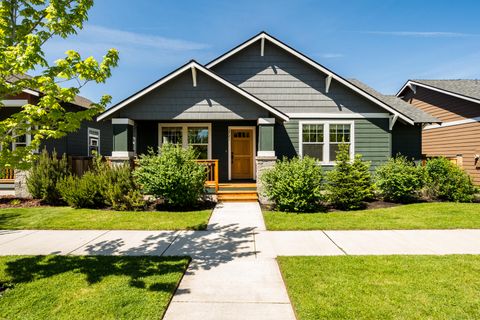 Photo of 2721 NE Black Oak PL, Bend, OR 97701 (MLS # 220221311)