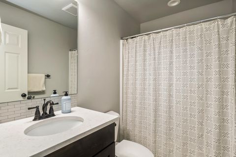 Tiny photo for 2721 NE Black Oak PL, Bend, OR 97701 (MLS # 220221311)