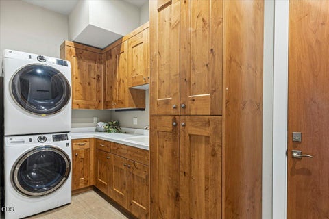 Tiny photo for 61333 Kindle Rock Loop, Bend, OR 97702 (MLS # 220222833)