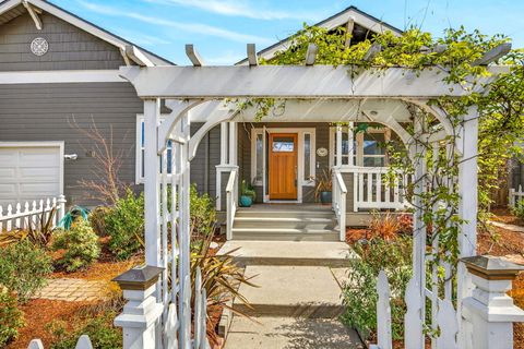 Photo of 480 Parkside Drive, Ashland, OR 97520 (MLS # 220217679)