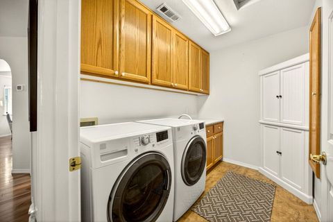 Tiny photo for 480 Parkside Drive, Ashland, OR 97520 (MLS # 220217679)