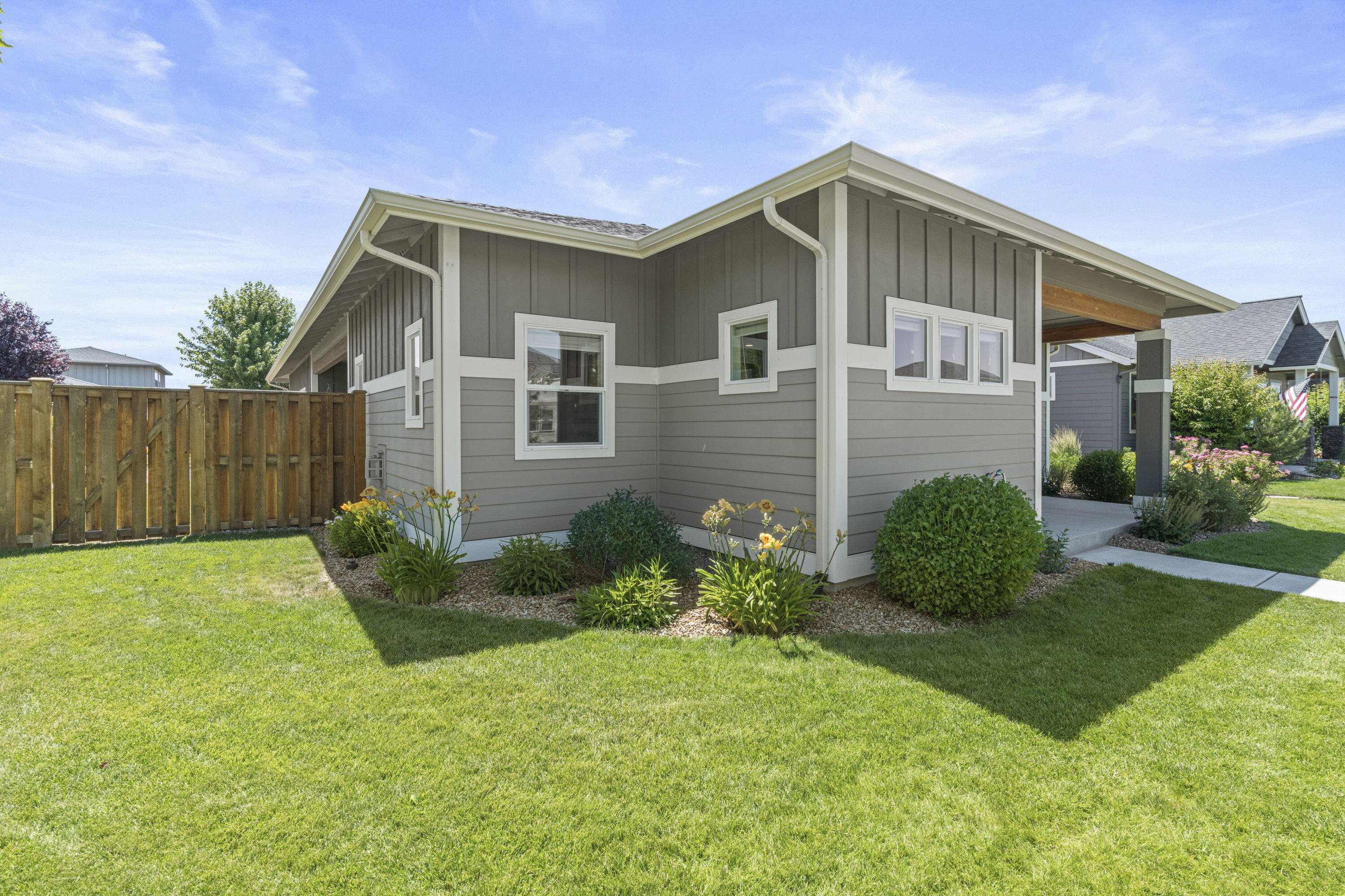 742 NE Union Loop