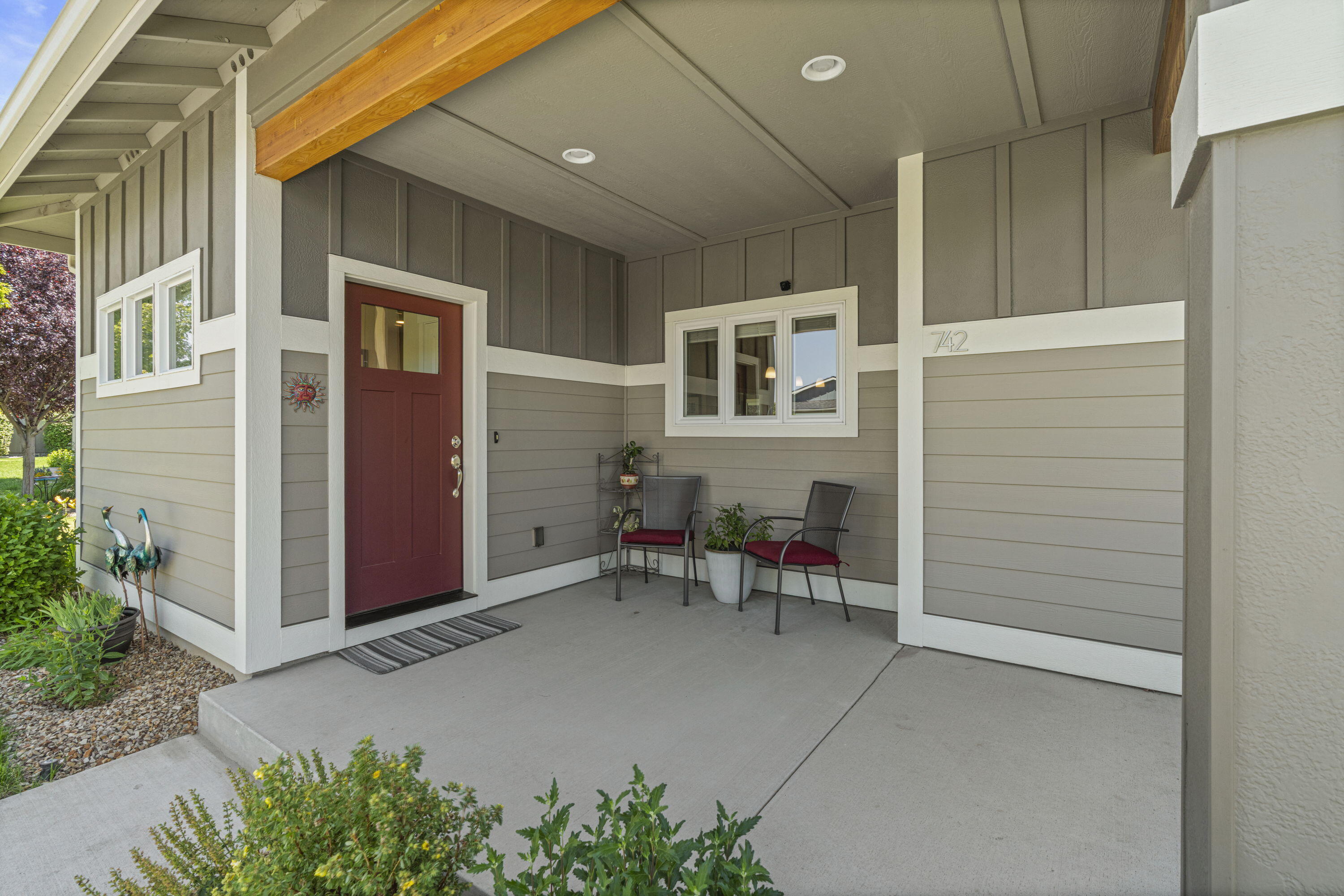 742 NE Union Loop