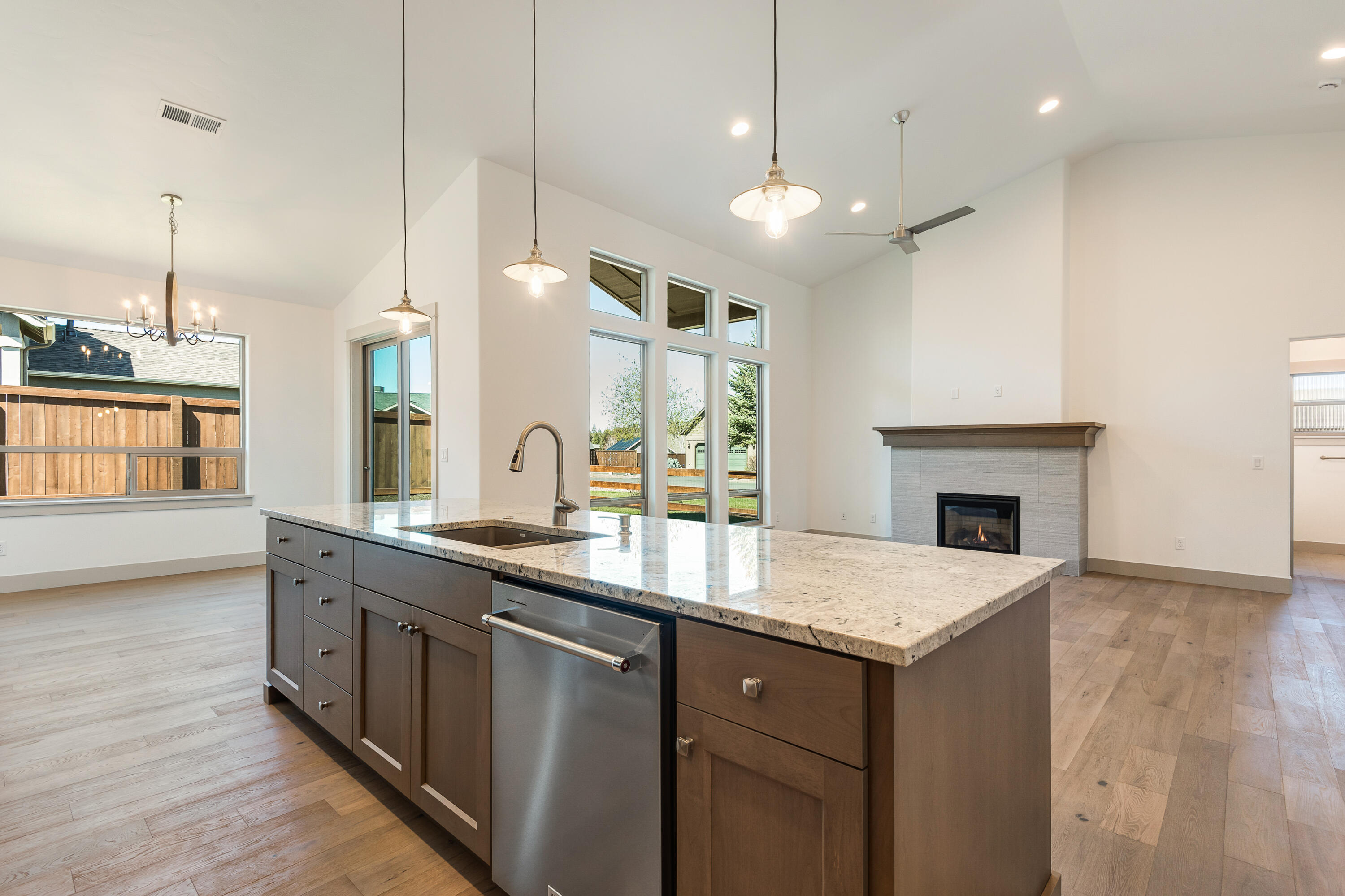 Saddle Ridge - Residential