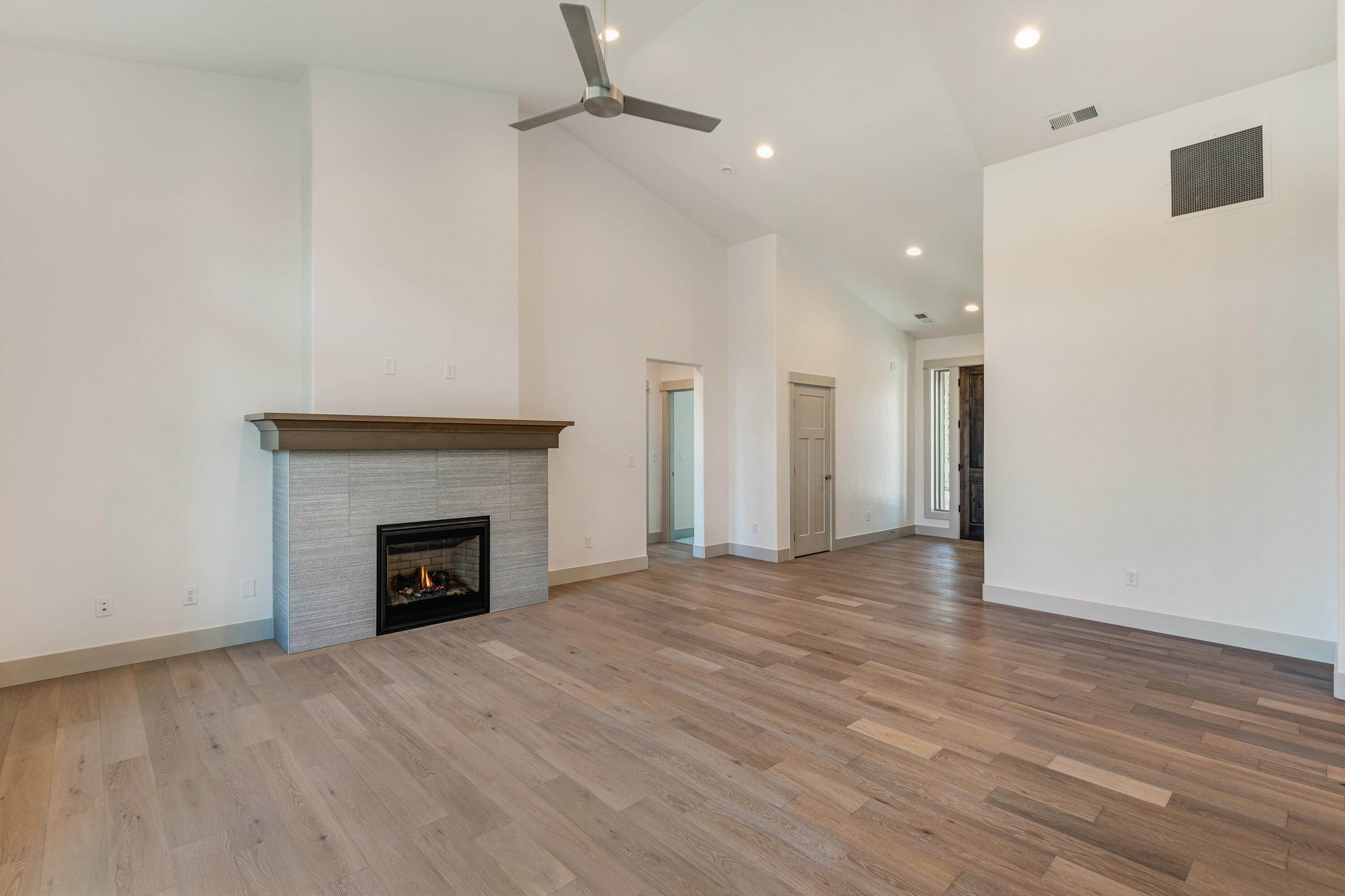 Saddle Ridge - Residential