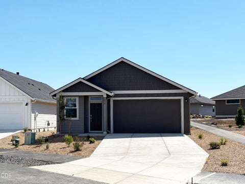 Photo of 2634 NW 26th Loop North, Redmond, OR 97756 (MLS # 220228298)