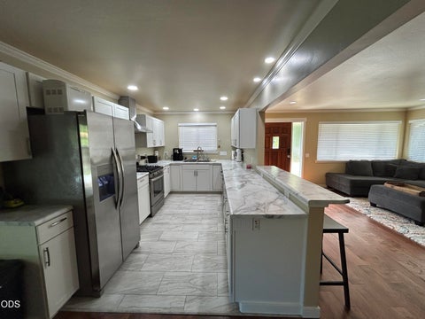 Tiny photo for 1024 NW Hawthorne Avenue, Grants Pass, OR 97526 (MLS # 220224347)