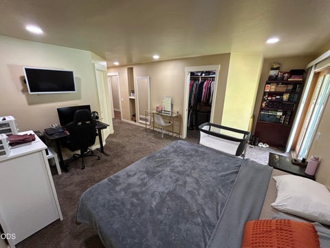 Tiny photo for 1024 NW Hawthorne Avenue, Grants Pass, OR 97526 (MLS # 220224347)