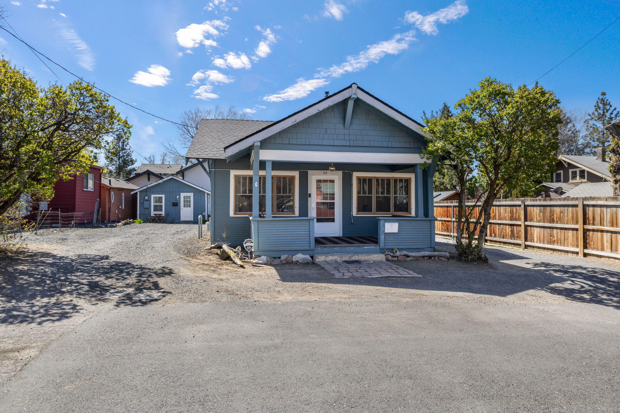25 NW Hood Place