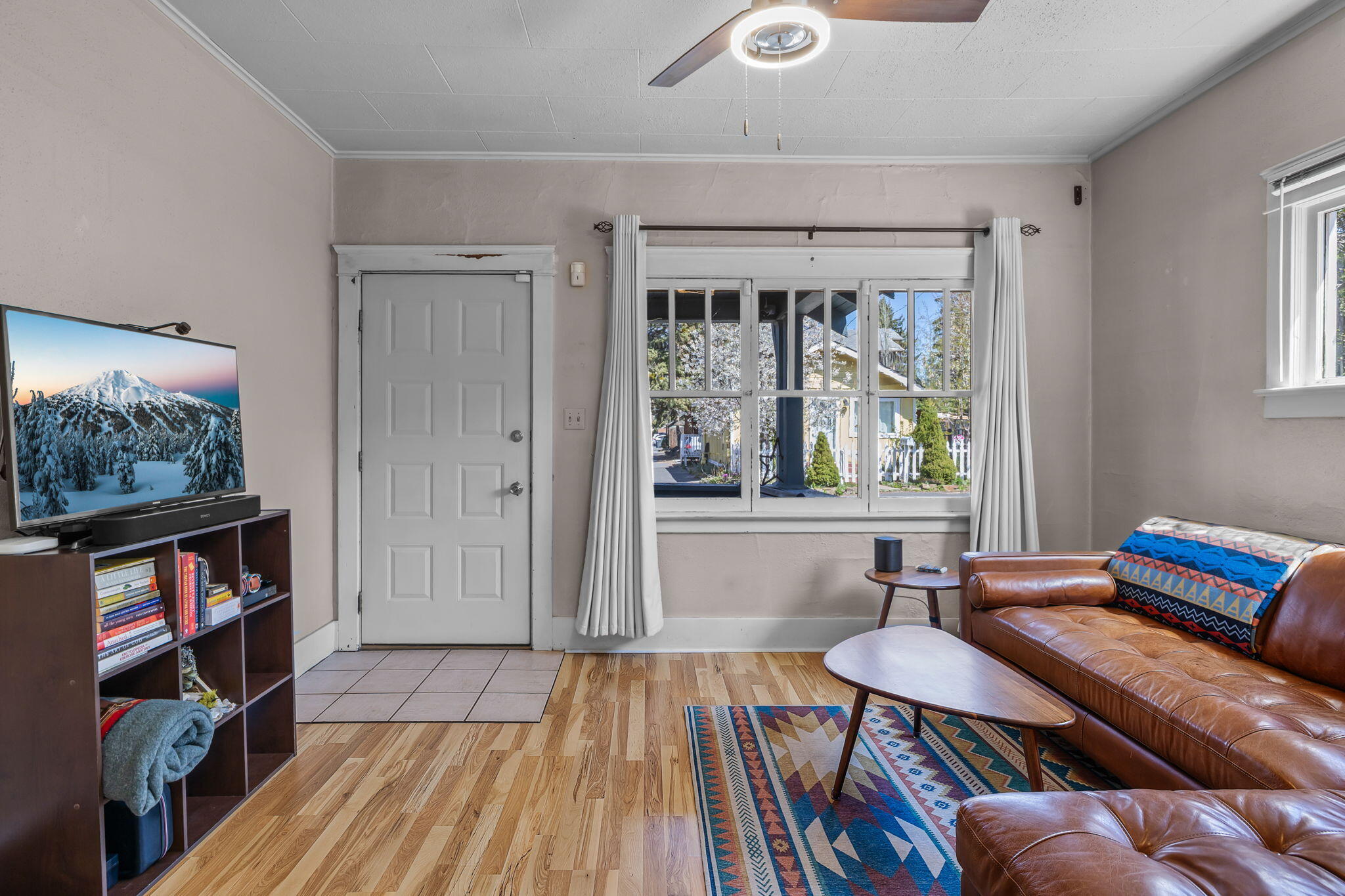 25 NW Hood Place