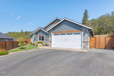 Photo of 326 SW Kennedy Way, Grants Pass, OR 97526 (MLS # 220227418)