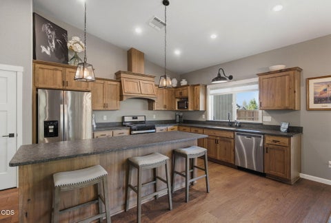 Tiny photo for 326 SW Kennedy Way, Grants Pass, OR 97526 (MLS # 220227418)