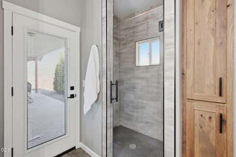 Tiny photo for 326 SW Kennedy Way, Grants Pass, OR 97526 (MLS # 220227418)
