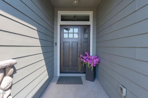 Tiny photo for 326 SW Kennedy Way, Grants Pass, OR 97526 (MLS # 220227418)