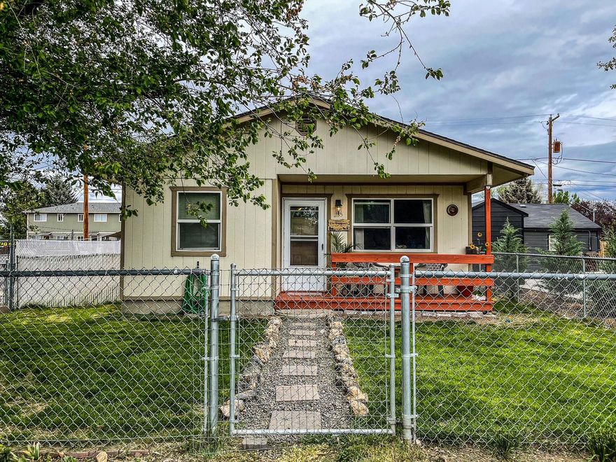 Super cute updated home close to downtown Prineville. Built in 2008 this home has newer paint, new vinyl plank flooring, new trim, new kitchen counters, bathroom, &
light fixtures. Come check all this has to offer. Nicely laid out with galley kitchen with new sink and faucet, updated appliances, new backsplash and counters. Laundry off
of the kitchen and mud room, hallway to 3 nice sized rooms all with brand new flooring, paint, and trim. Bathroom has been re-done with tile floors, single vanity, new
toilet and updated corrugated shower accent. Outside has storage shed and is completely fenced with alley access. Room for rv or boat parking or the possibility of
adding a garage. Walk to movie theater, restaurants/brewery, grocery stores, parks, & baseball fields.